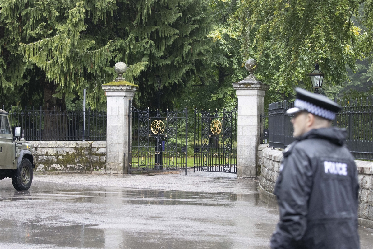 İngiltere Kraliçesi 2. Elizabeth'in çocukları ve torunları İskoçya'ya gidiyor