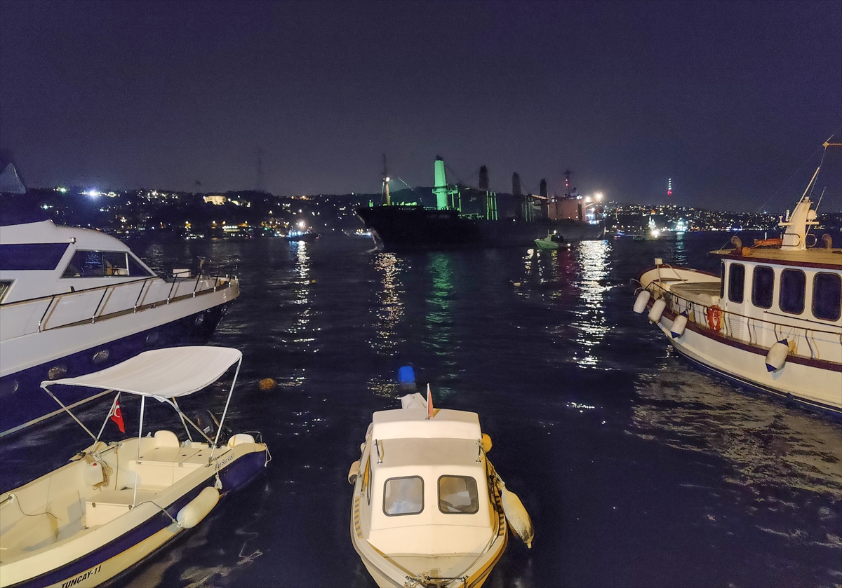 GÜNCELLEME – İstanbul Boğazı'nda gemi trafiği askıya alındı