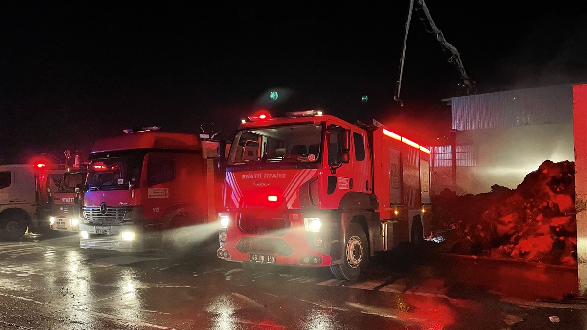 GÜNCELLEME 2 – Kahramanmaraş'ta atık kağıt toplama alanında çıkan yangın kontrol altına alındı