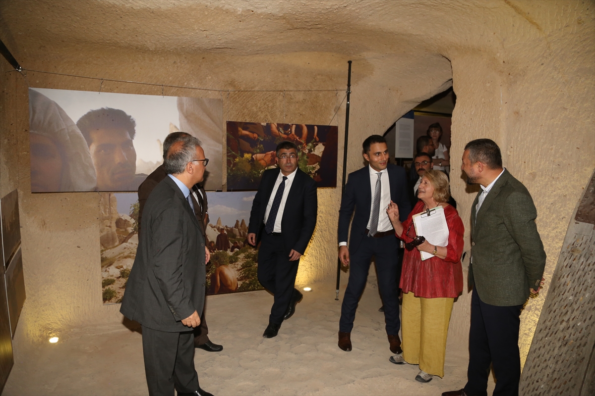 Kapadokya'da “Konuş benimle dünya” sergisi açıldı