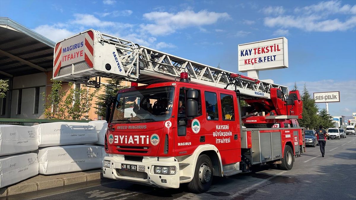 Kayseri'de tekstil fabrikasında yangın çıktı