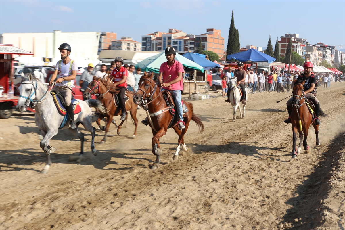 Manisa'da “Geleneksel Rahvan At Yarışları” yapıldı
