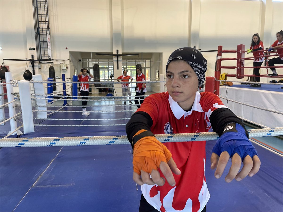 Milli boksör Rabia'nın hedefi geçen yıl yarım kalan şampiyonluk hayaline ulaşmak