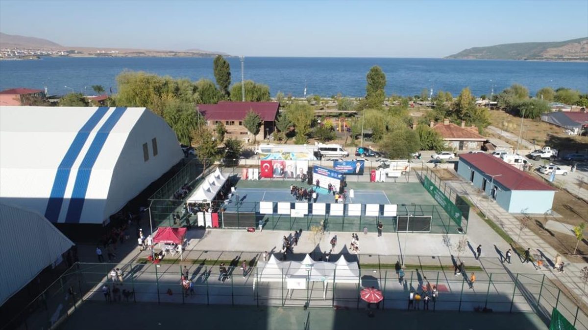 “Tatvan Nemrut Krater Gölü Cup” Ulusal Tenis Turnuvası başladı
