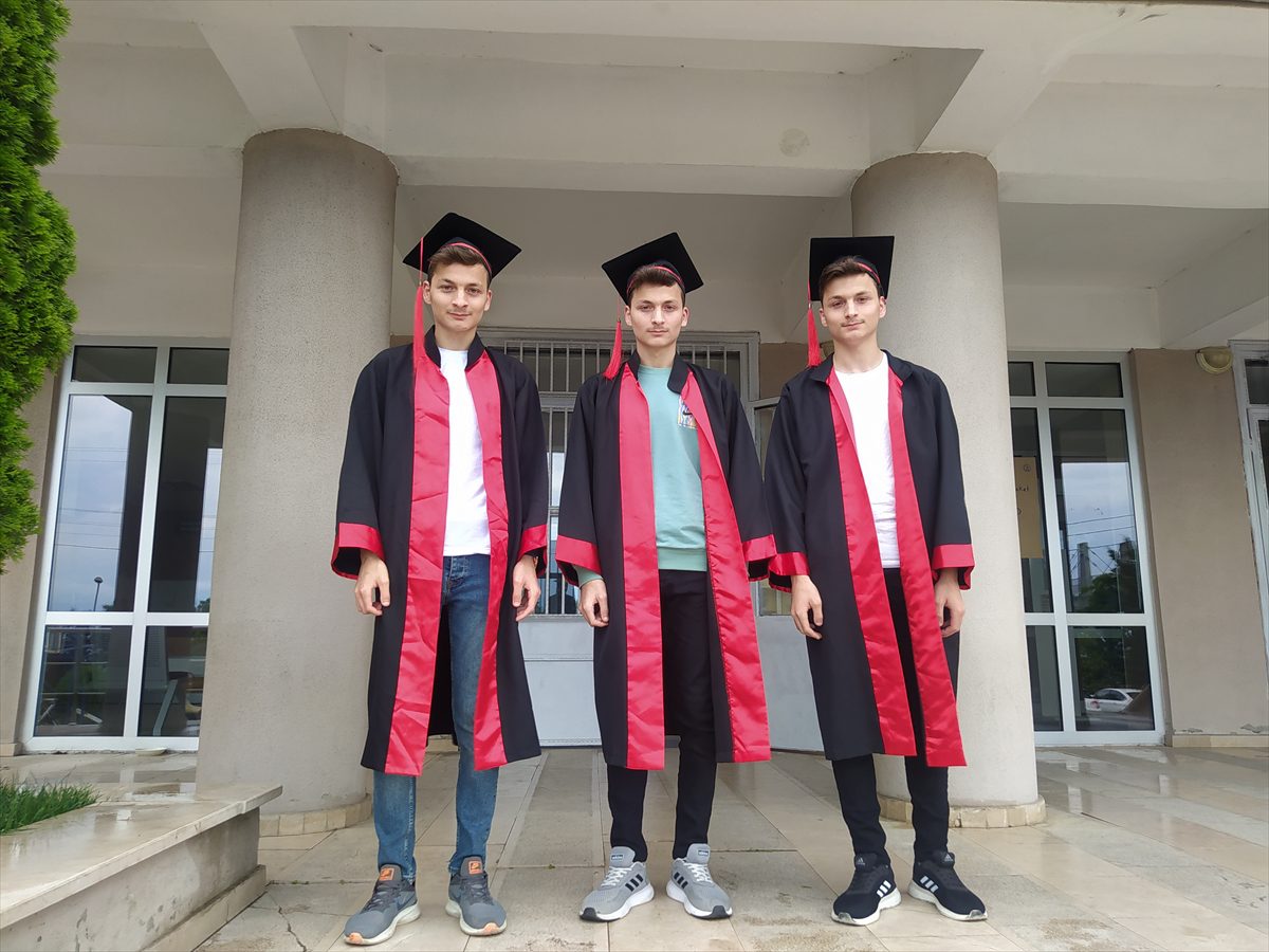 Trabzonlu tek yumurta üçüzleri ilk kez üniversite eğitimi için ayrılacak