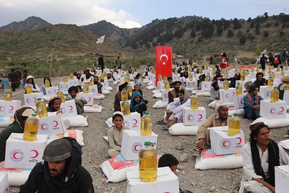 Türk Kızılaydan 3 bin Afgan depremzede aileye gıda yardımı