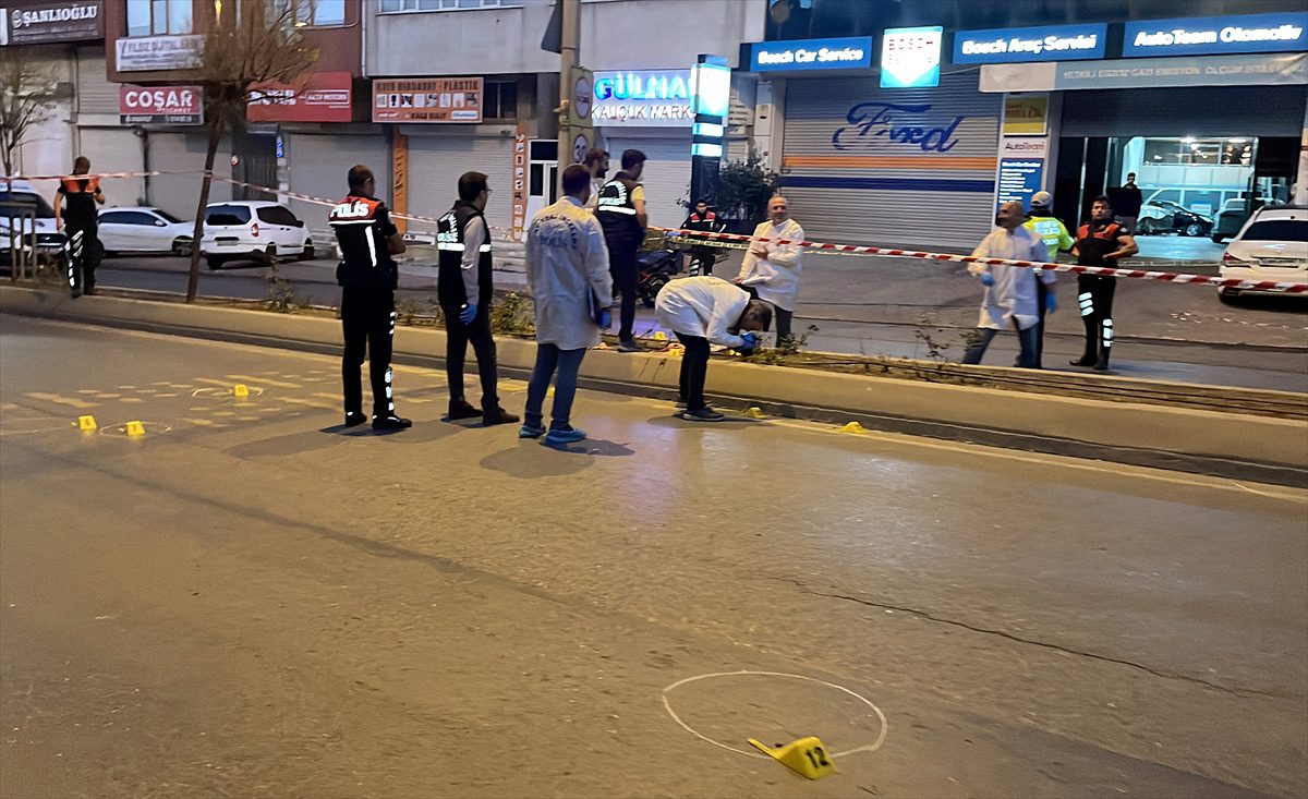 Ümraniye'de polise bıçakla saldıran kişinin hayatını kaybettiği olaya ilişkin soruşturma başlatıldı