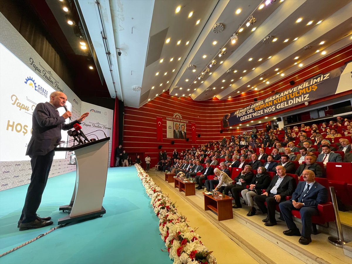 AK Parti Genel Başkanvekili Kurtulmuş, Kocaeli'de tapu dağıtım törenine katıldı: