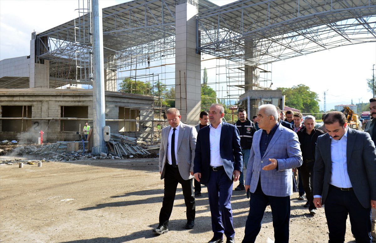 Ardahan Valisi Öner, Türkgözü Gümrük Kapısı'ndaki inşaat çalışmalarını inceledi: