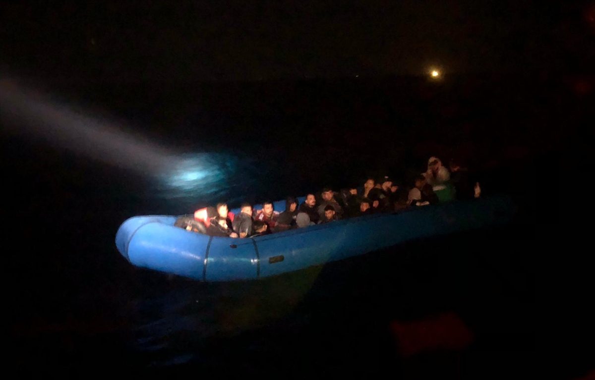 Aydın'da geri itilen 22 düzensiz göçmen kurtarıldı, 37 göçmen yakalandı