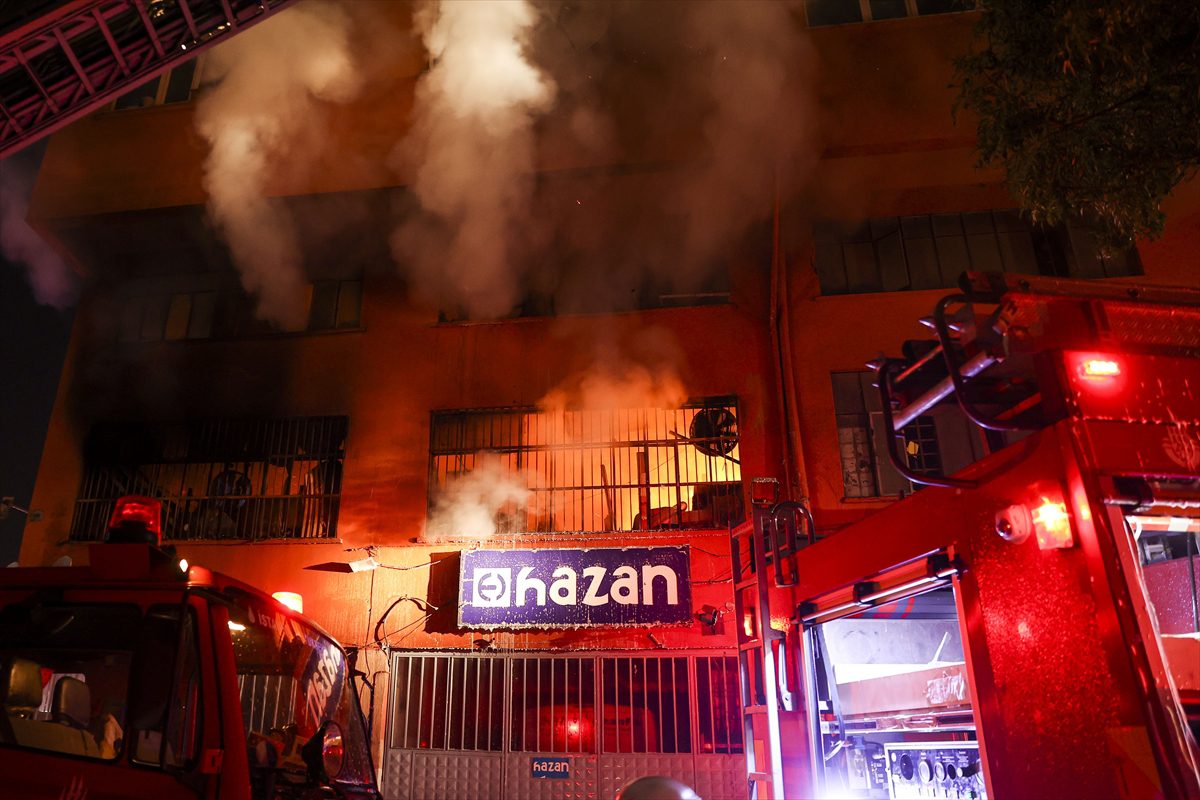 Bayrampaşa'da sanayi sitesinde yangın çıktı