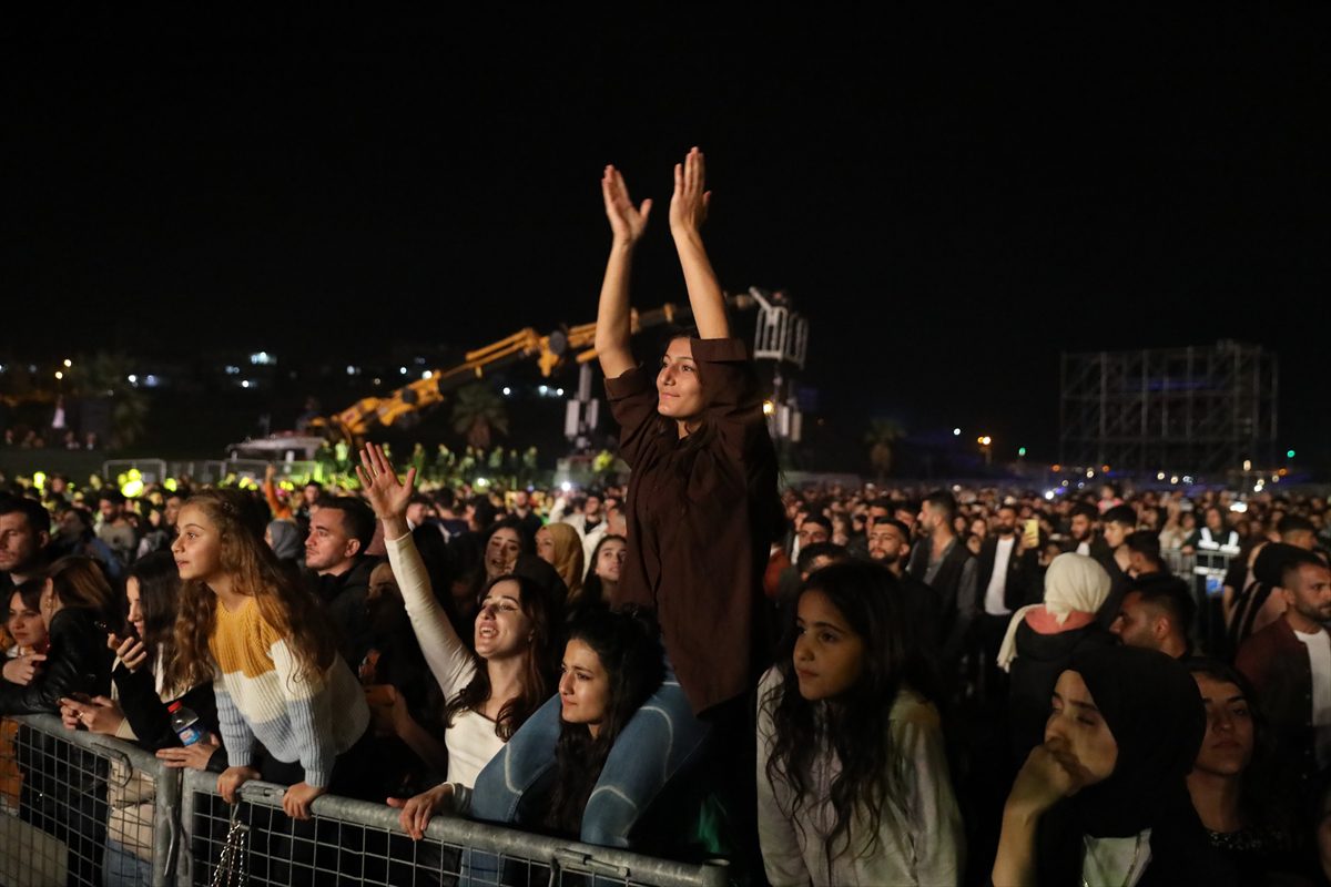 Cizre'de binlerce kişi konser ve DJ performansıyla eğlendi