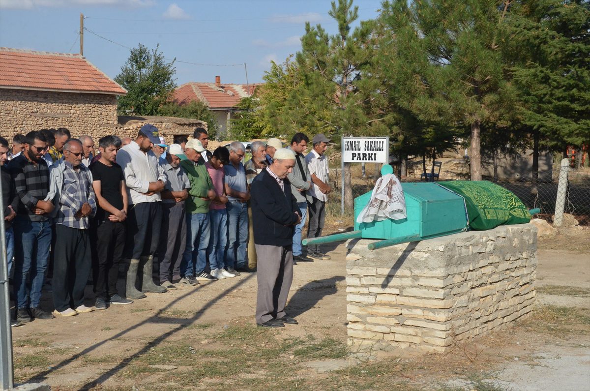 GÜNCELLEME – Karaman'da köpeğin saldırısı sonucu ölen kadının cenazesi toprağa verildi