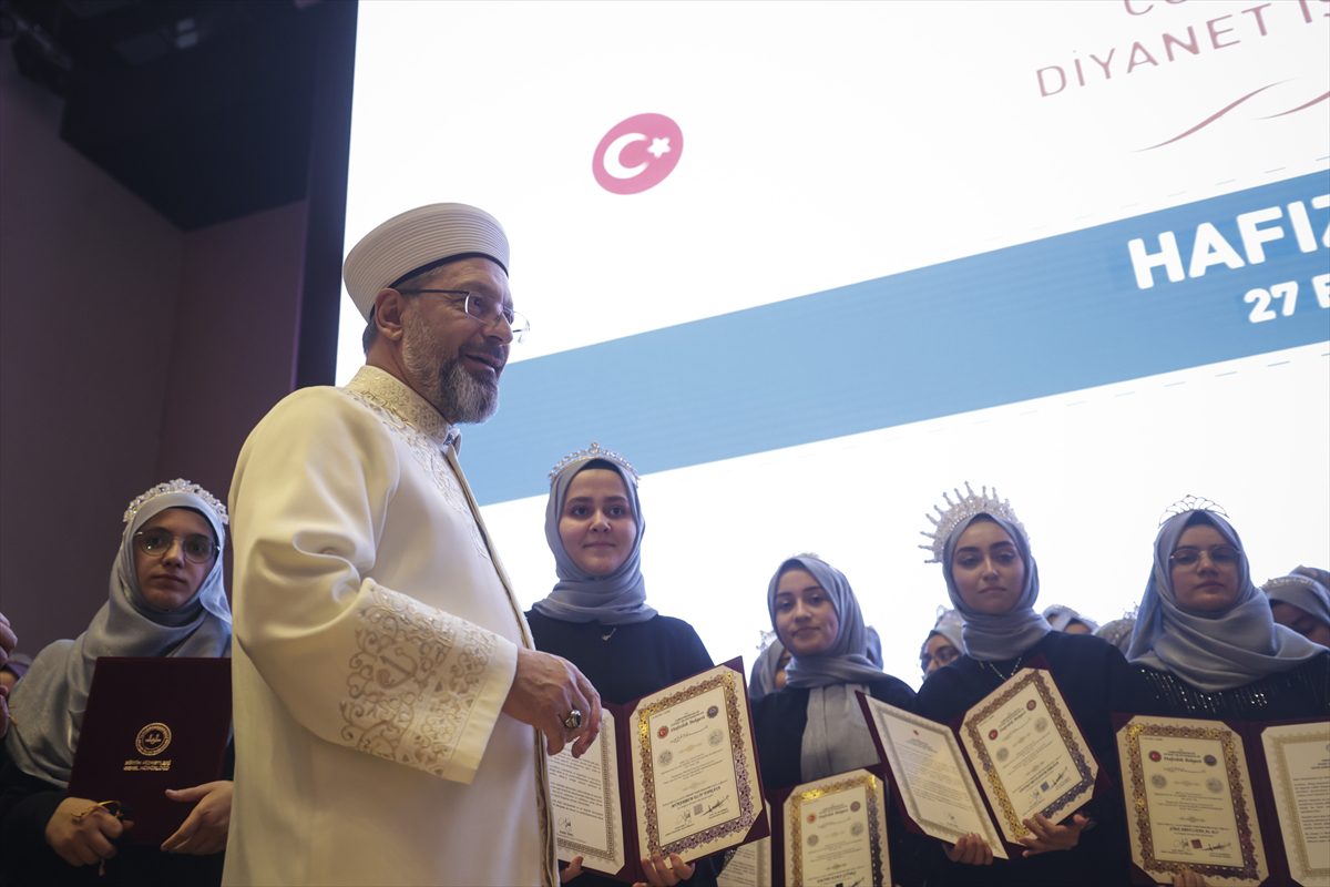 Diyanet İşleri Başkanı Erbaş, hafızlık icazet törenlerine katıldı: