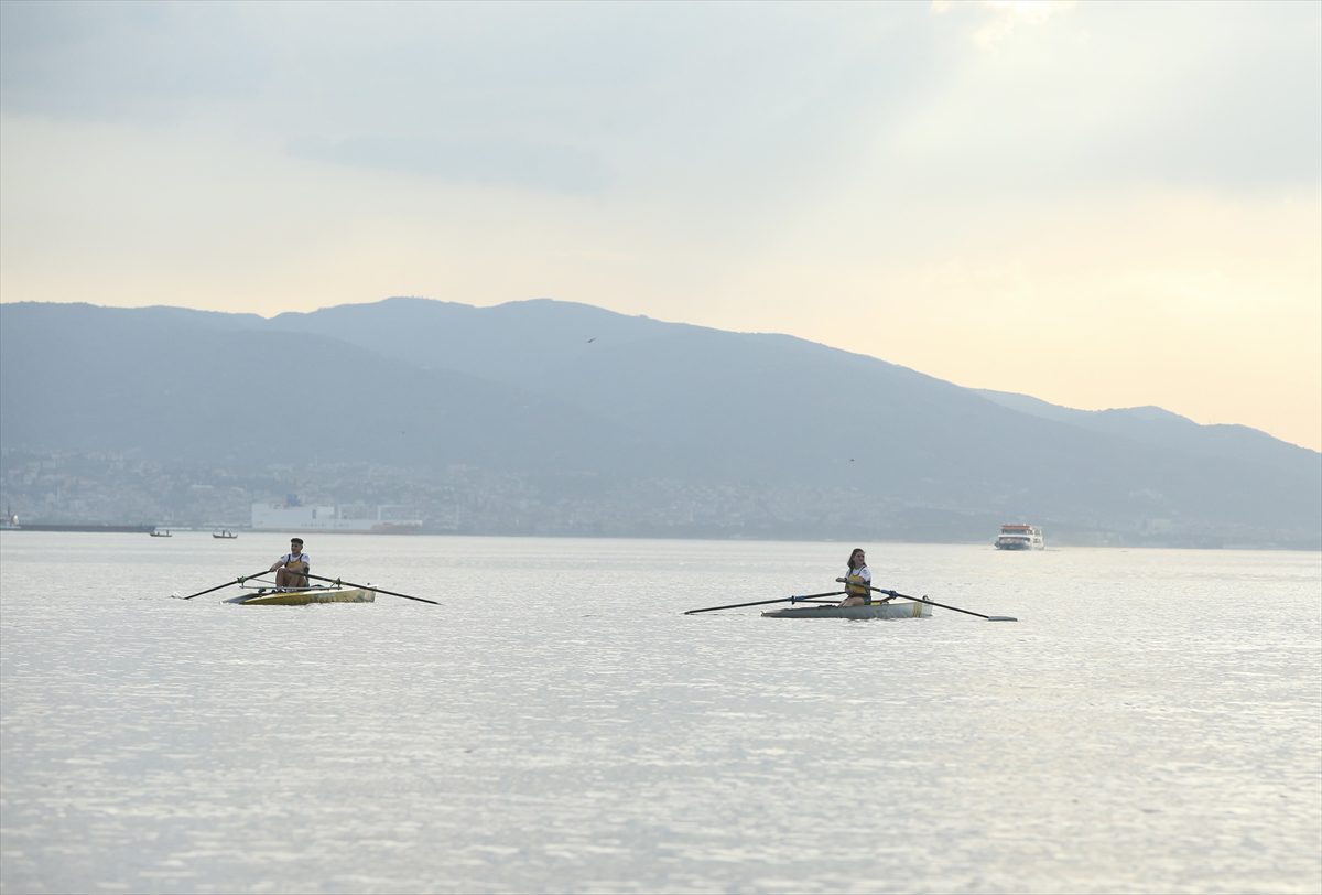 Emanet tekneyle milli olan genç sporcu başarıya kürek çekiyor