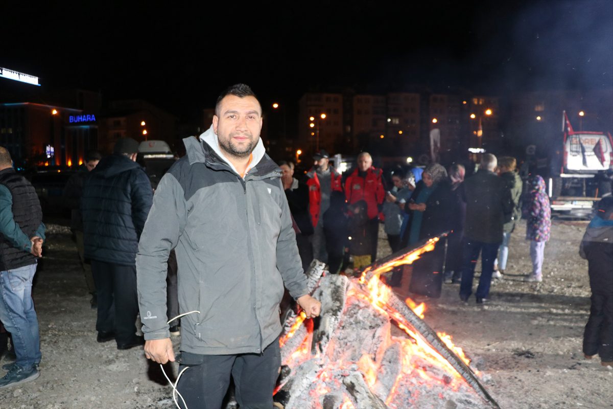 Erzurum'da 3. Uluslararası Geleneksel Macera Off Road Oyunları öncesi kamp ateşi yakıldı