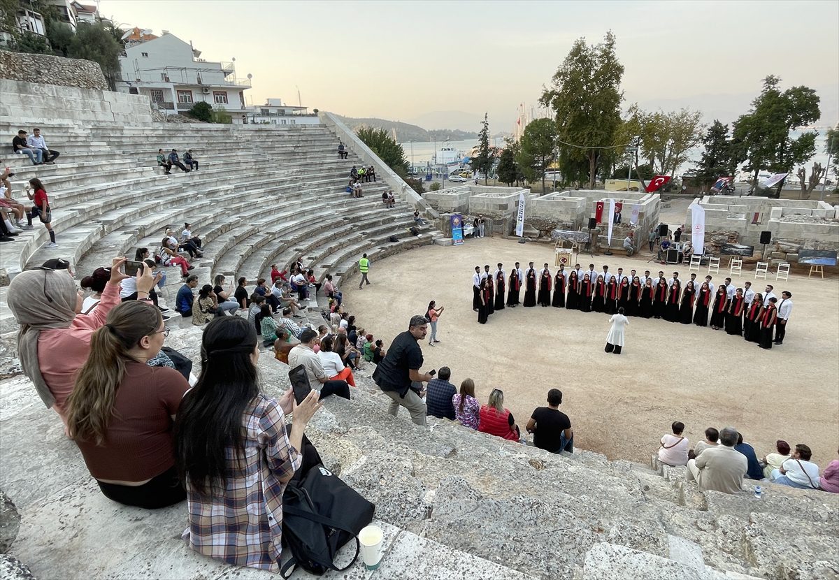 Fethiye'deki Telmessos Antik Tiyatrosu'nda konser düzenlendi