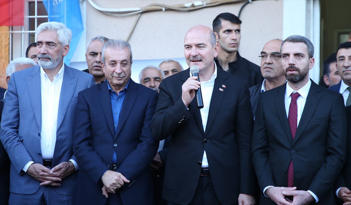 İçişleri Bakanı Soylu, Diyarbakır'da vatandaşlarla bir araya geldi: