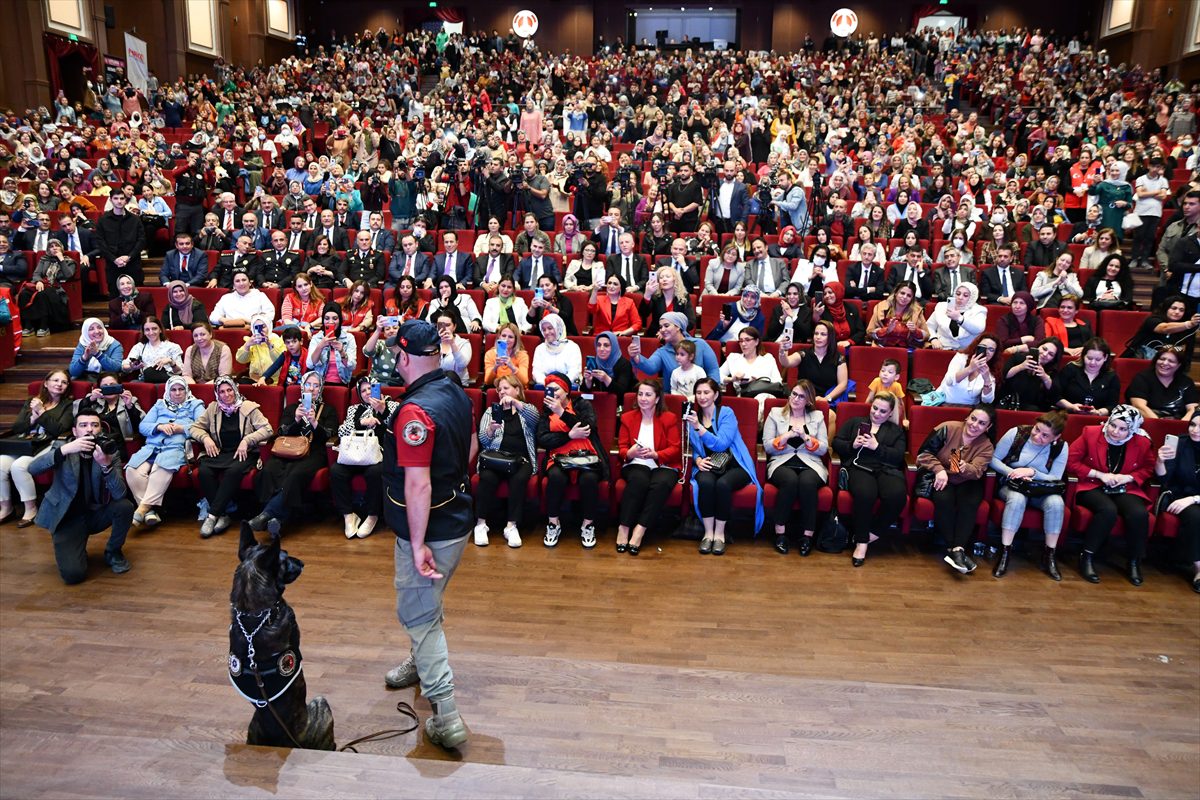 İçişleri Bakanı Soylu, Gaziantep'te “En İyi Narkotik Polisi Anne” programında konuştu: (2)