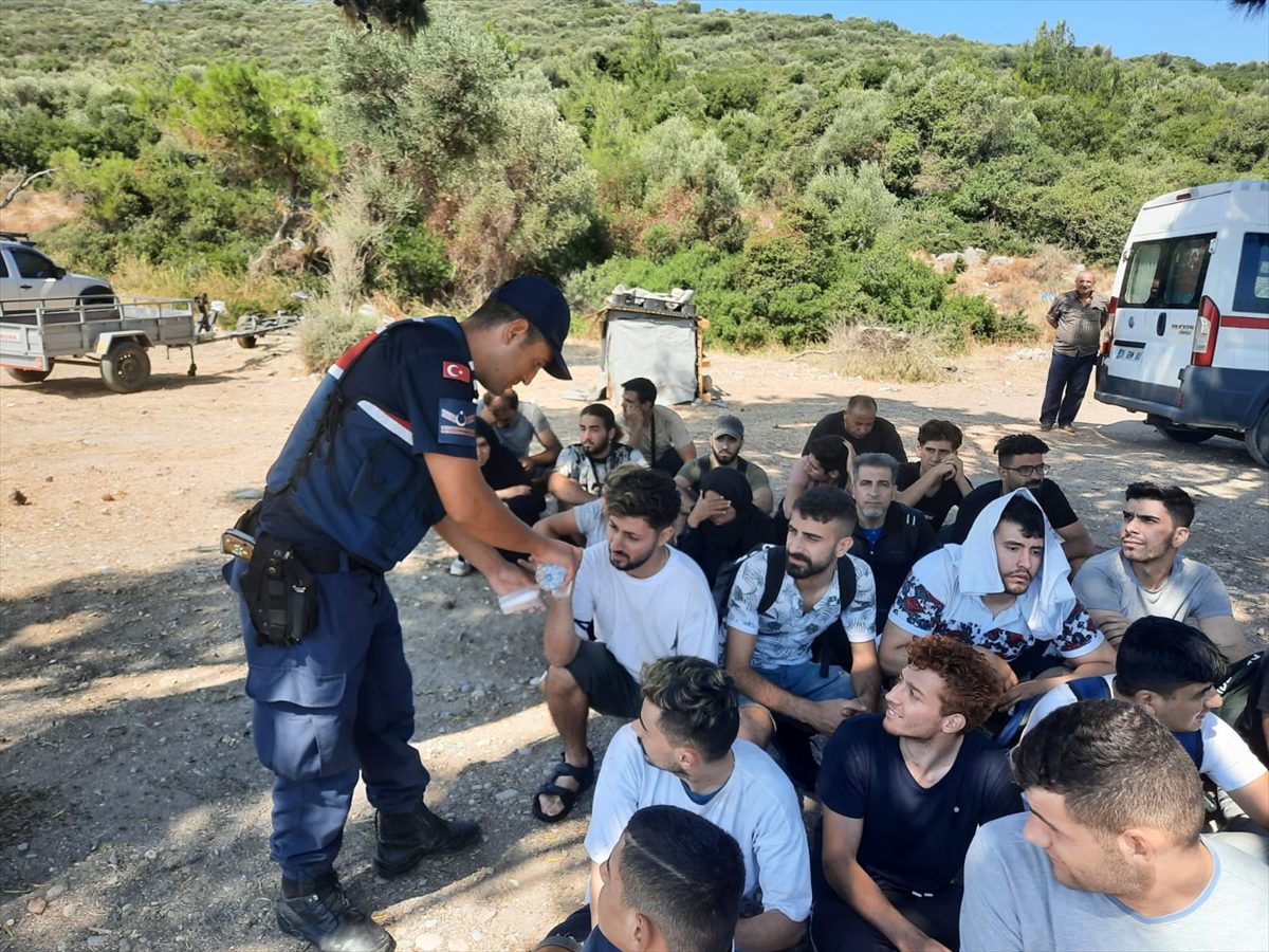 İzmir'de 475 düzensiz göçmen yakalandı