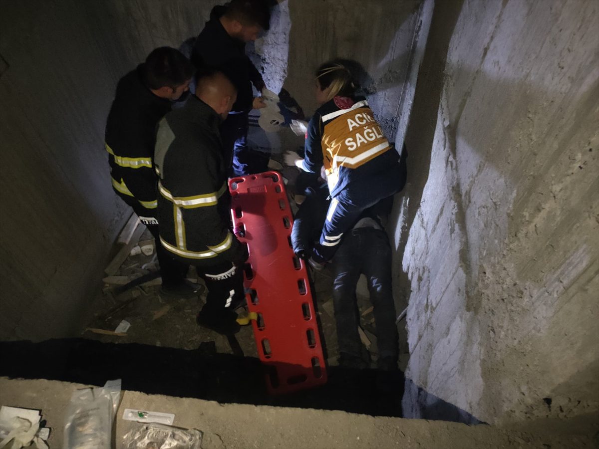 Kars'ta asansör boşluğuna düşen kişi ağır yaralandı