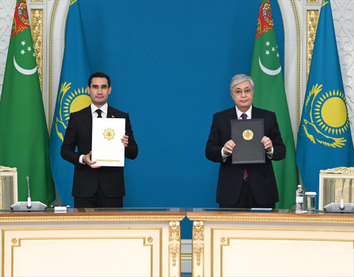 Kazakistan ile Türkmenistan arasında 14 anlaşma imzalandı