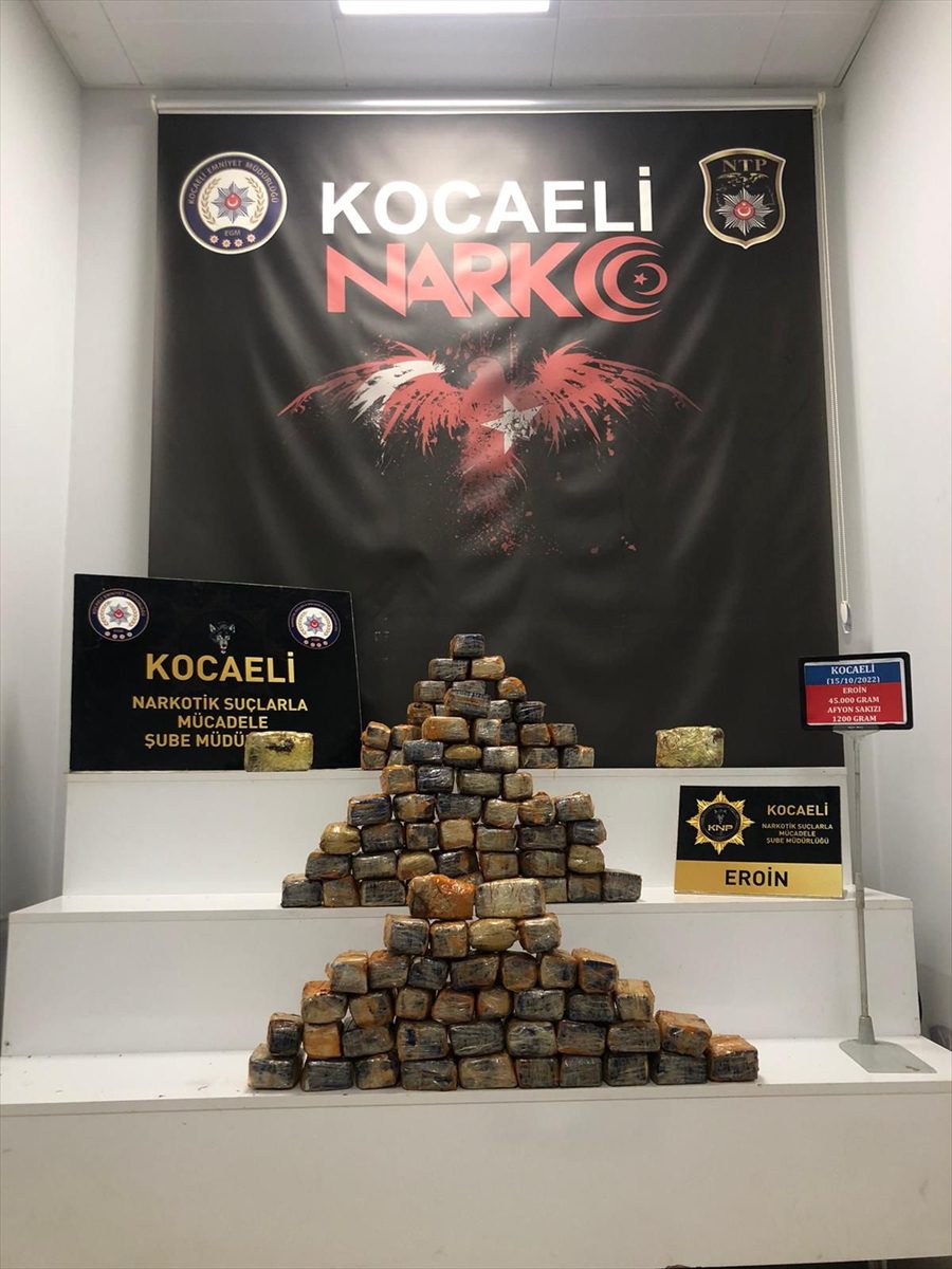 GÜNCELLEME – Kocaeli'de tırın dorsesine gizlenmiş 45 kilogram eroin ele geçirildi