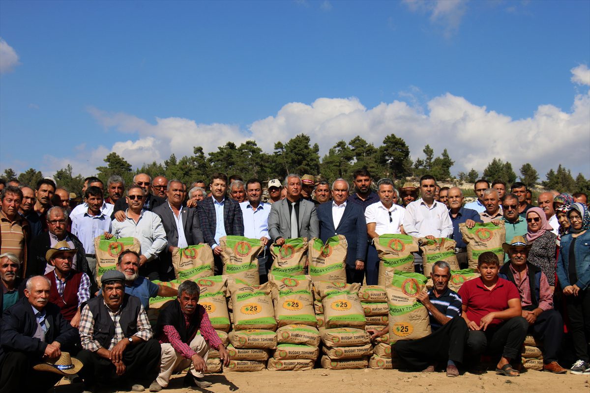 Mersin'de çiftçilere 50 ton ata buğdayı tohumu dağıtımına başlandı