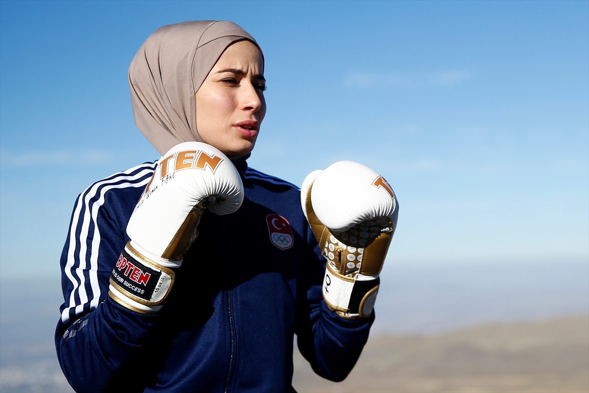 Milli kick boksçu Hayriye, Avrupa Kick Boks Şampiyonası için Erciyes'te güç depoluyor