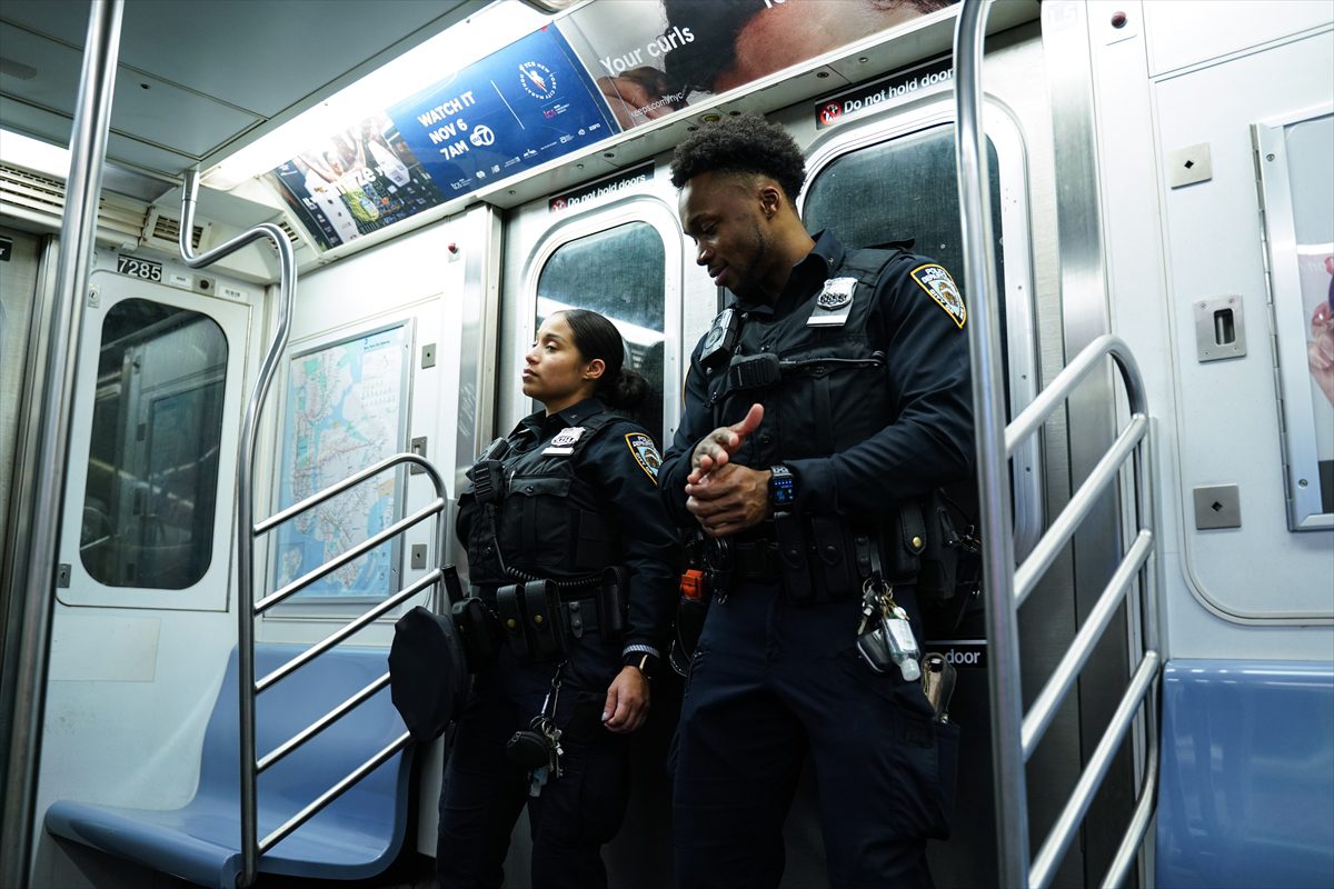 New York metrosunda artan suç oranları nedeniyle güvenlik önlemleri artırıldı