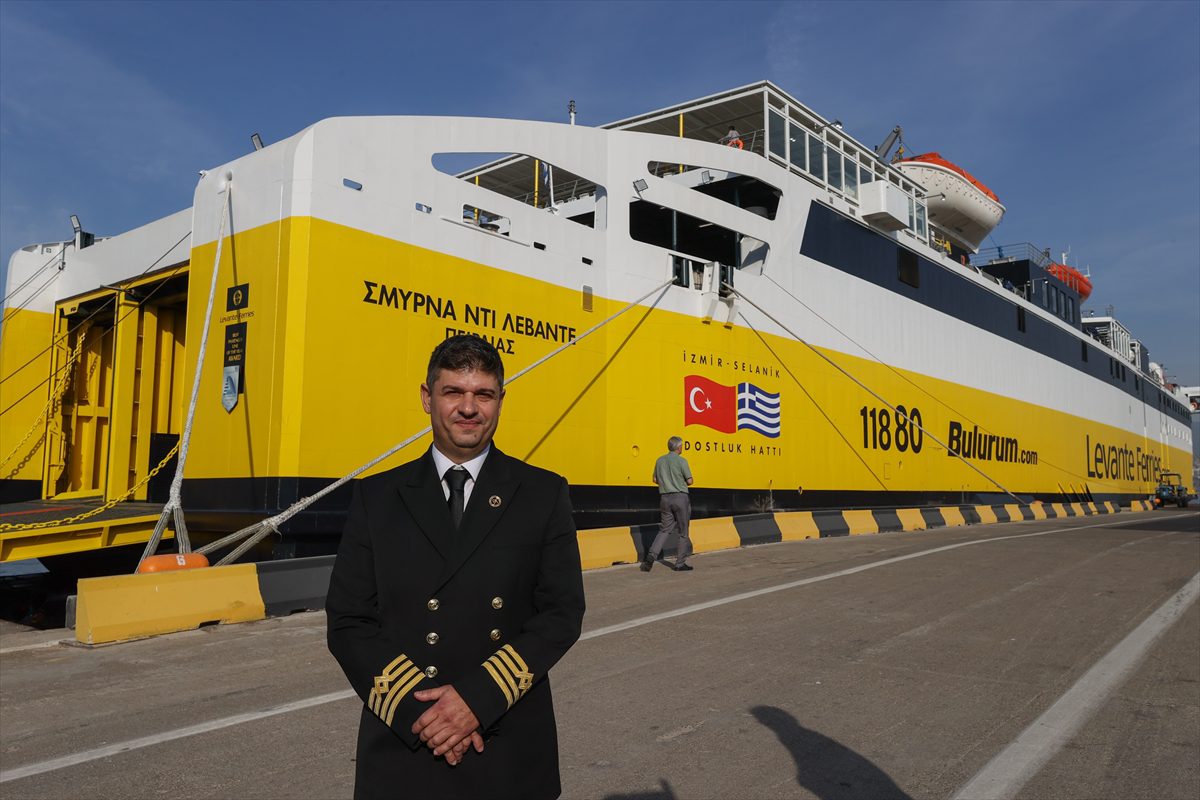 Selanik – İzmir seferini yapan ilk gemi İzmir Limanı'na yanaştı