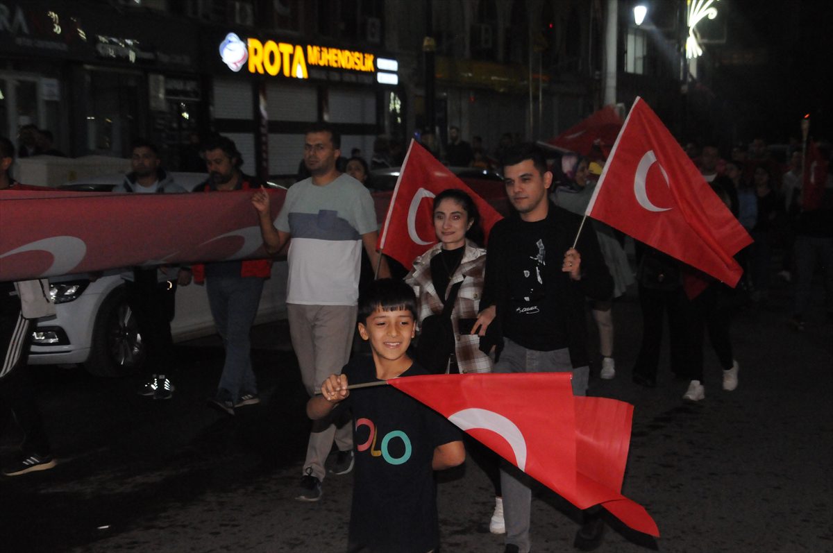 Şırnak'ta Cumhuriyet Bayramı dolayısıyla kortej yürüyüşü ve fener alayı düzenlendi