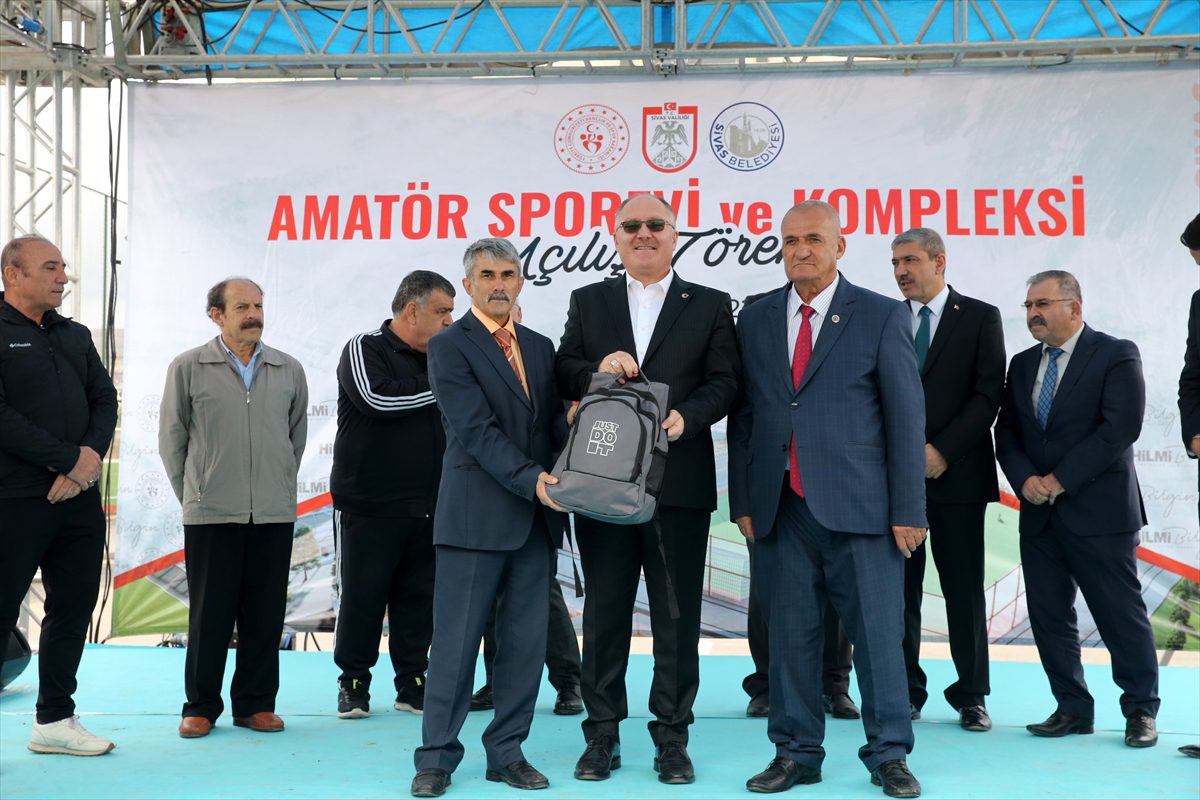 Sivas Belediyesinin yaptırdığı Amatör Spor Evi ve Kompleksi açıldı