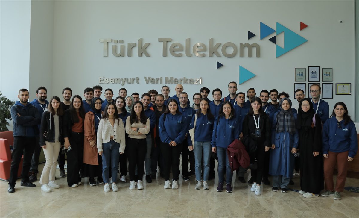 Türk Telekom bilişim uzmanları yetiştirmeye devam ediyor