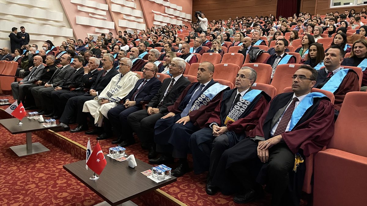 Türkiye Maarif Vakfı Başkanı Akgün, ESOGÜ Akademik Yılı Açılış Töreni'nde konuştu: