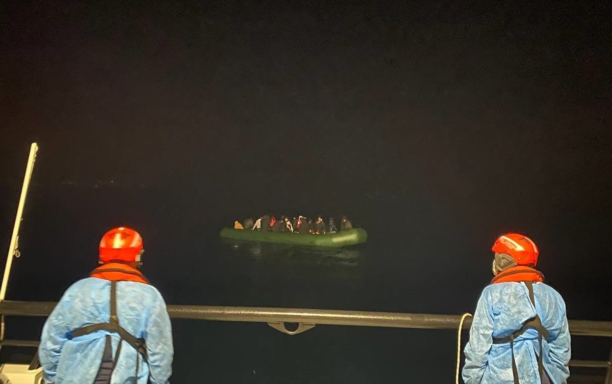 Aydın açıklarında 45 düzensiz göçmen yakalandı