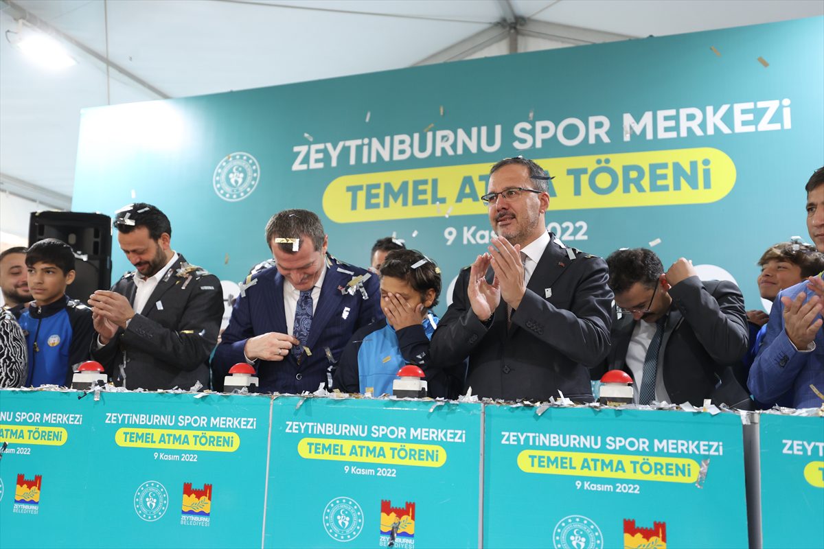 Bakan Kasapoğlu, Zeytinburnu Spor Merkezi'nin temel atma törenine katıldı