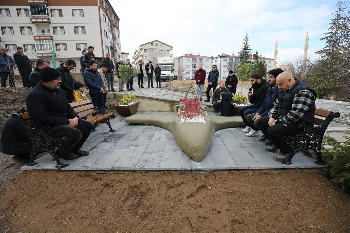 Baykar uçak mühendisi Tarık Kesekci kabri başında anıldı