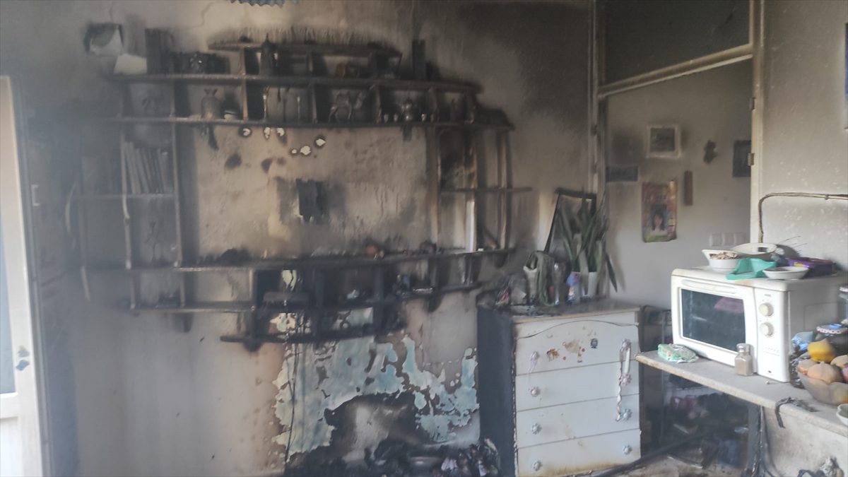 Bodrum'da evde çıkan yangın itfaiye ekiplerince söndürüldü