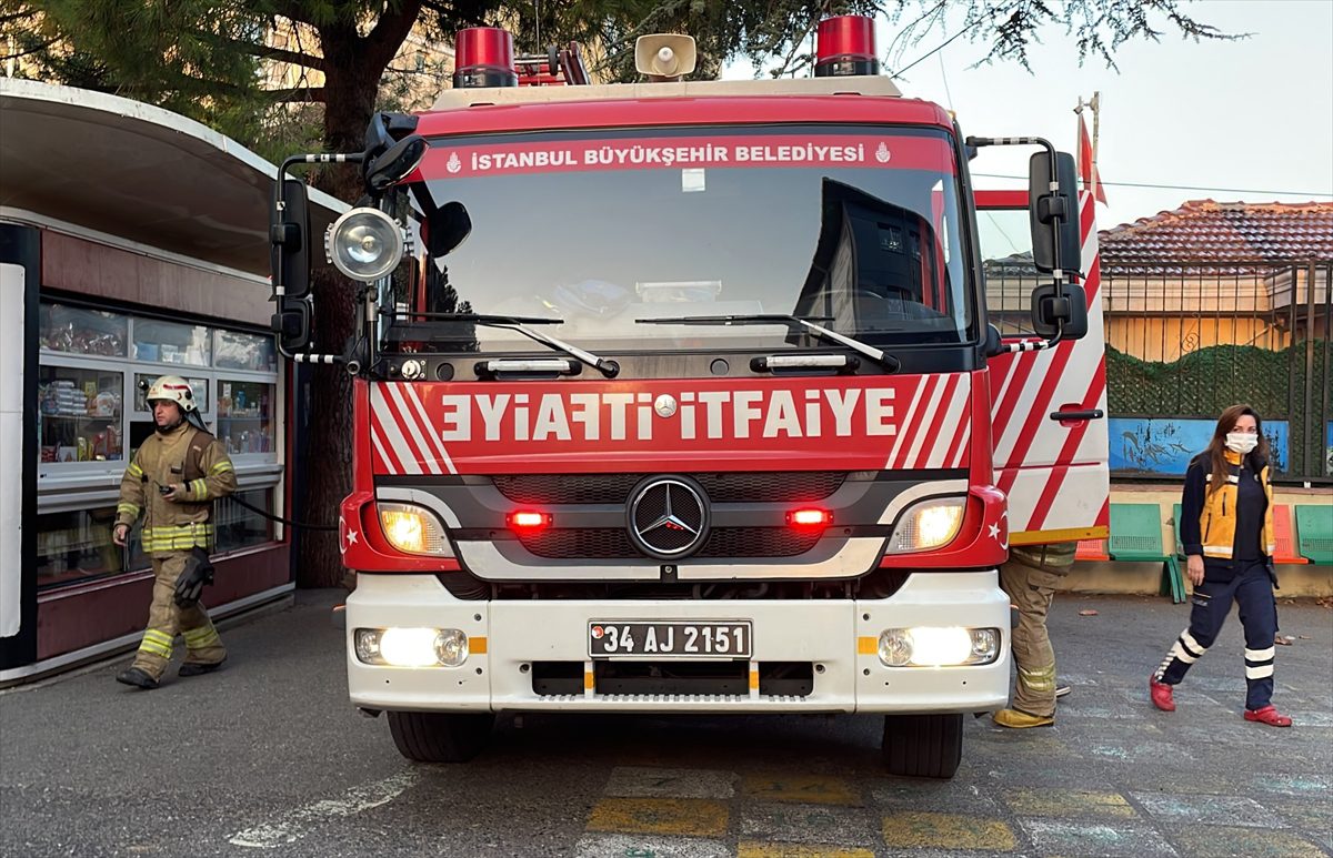 Çekmeköy'de okul kantininde çıkan yangın paniğe sebep oldu