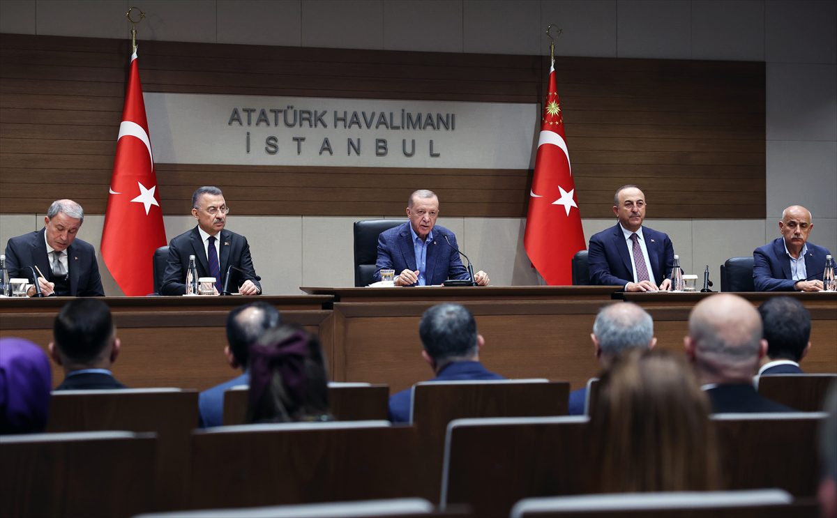 Cumhurbaşkanı Erdoğan, Endonezya'ya hareketi öncesinde havalimanında açıklamada bulundu: (2)