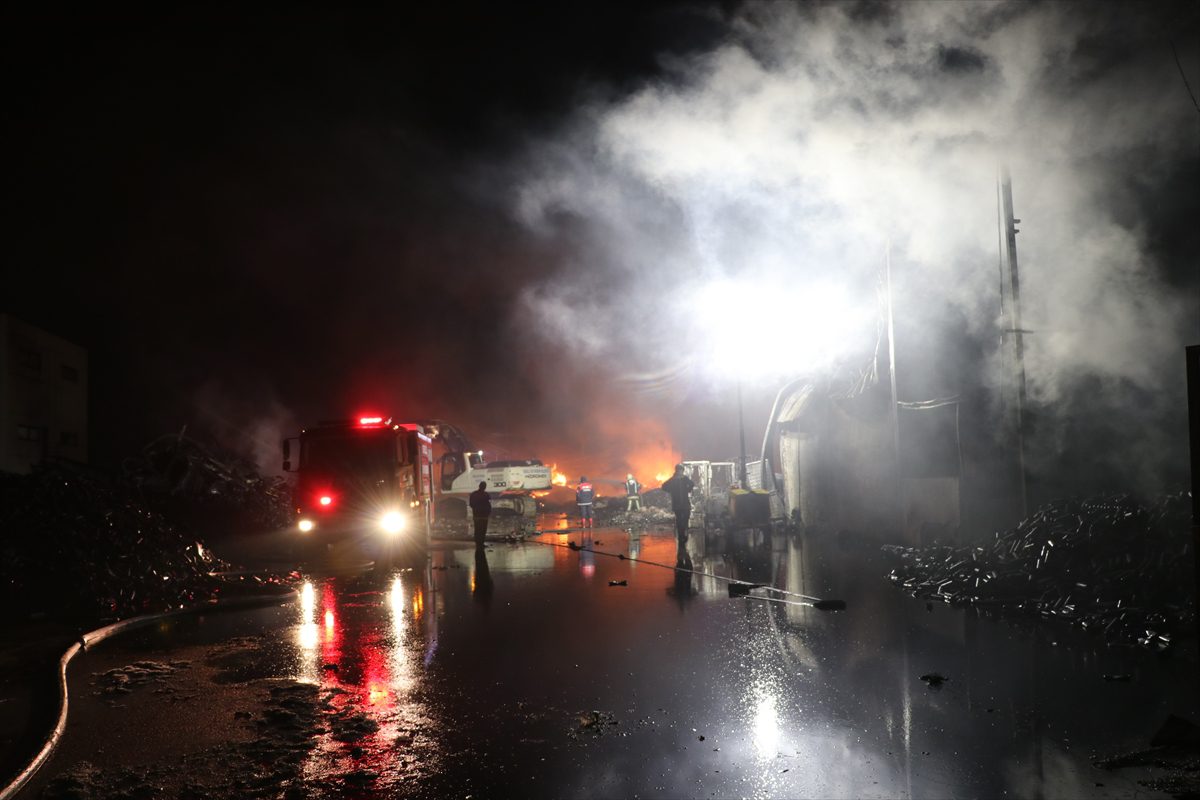 GÜNCELLEME 4 – Denizli'de kimya fabrikasında çıkan yangın kontrol altına alındı