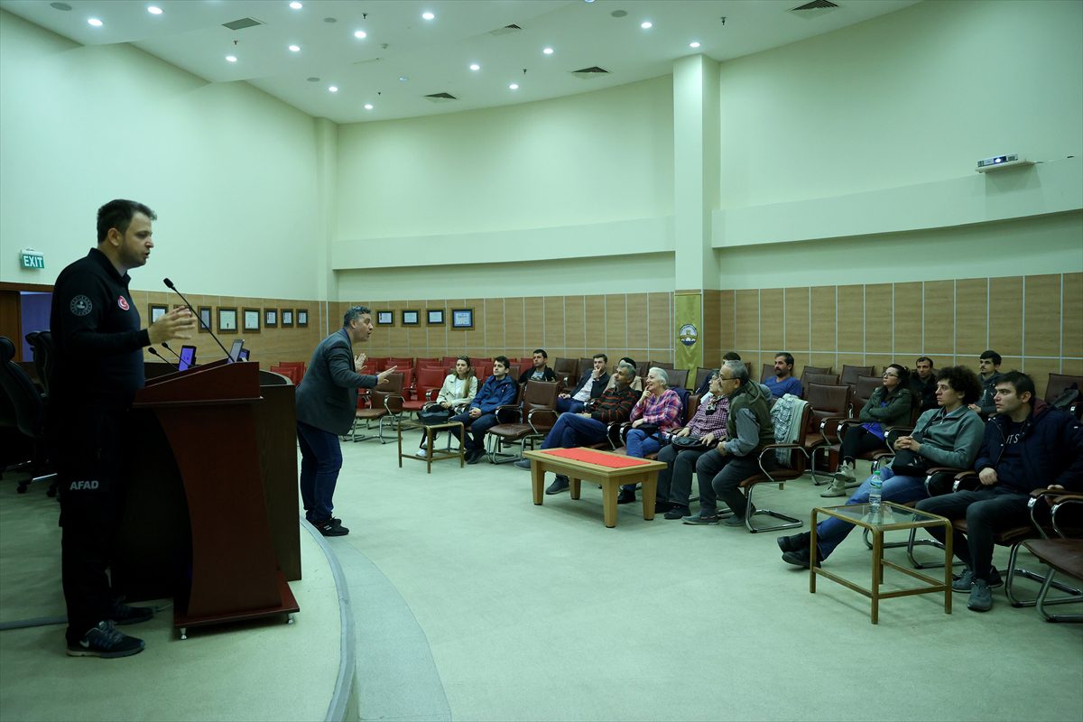 Edirne'de işitme engellilere afet farkındalık eğitimi verildi