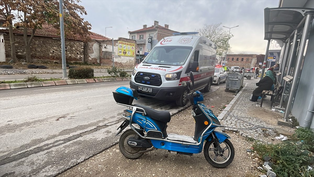 Edirne'deki trafik kazasında elektrikli bisiklet sürücüsü yaralandı