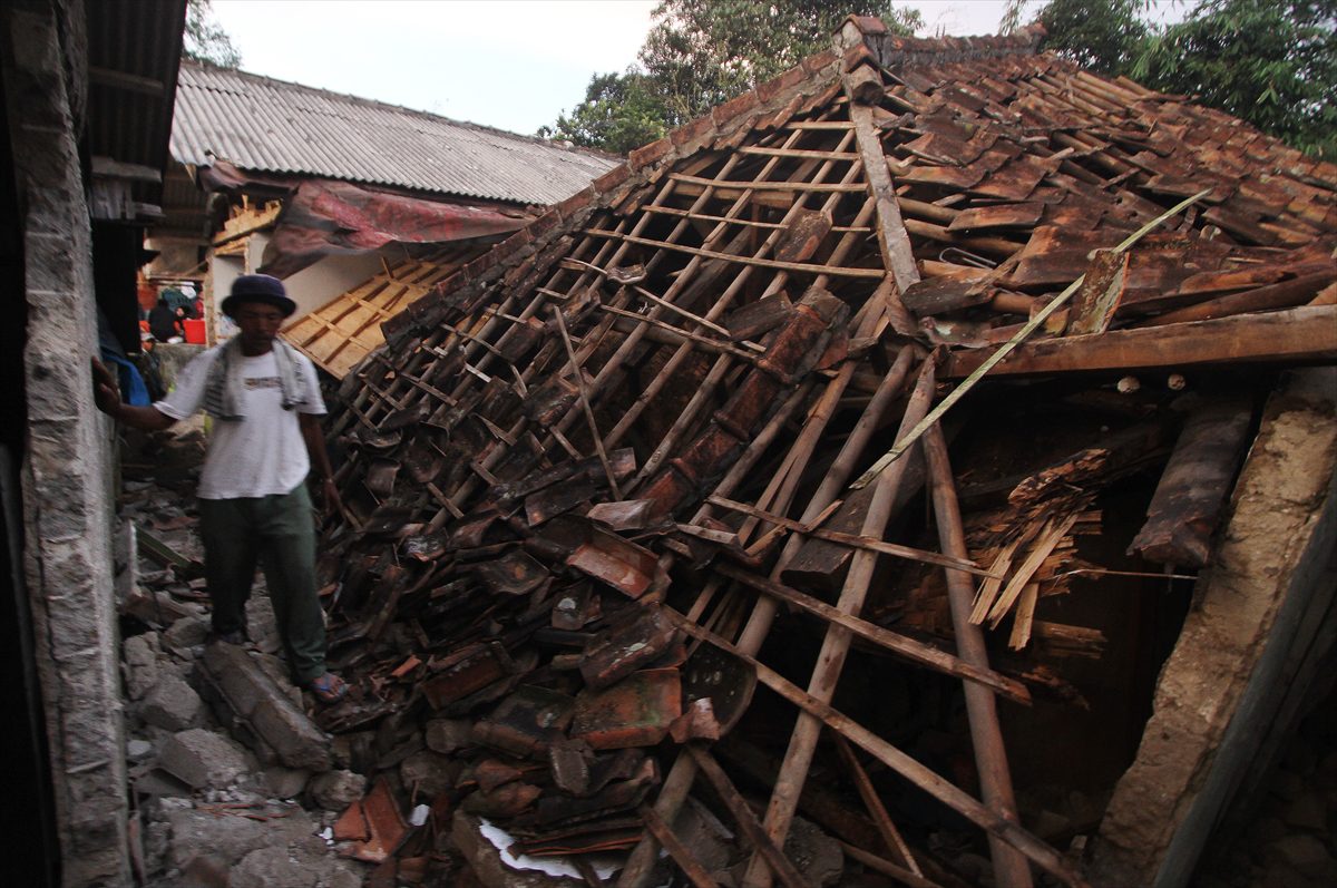GÜNCELLEME 4 – Endonezya'da 5,6 büyüklüğündeki depremde 162 kişi hayatını kaybetti