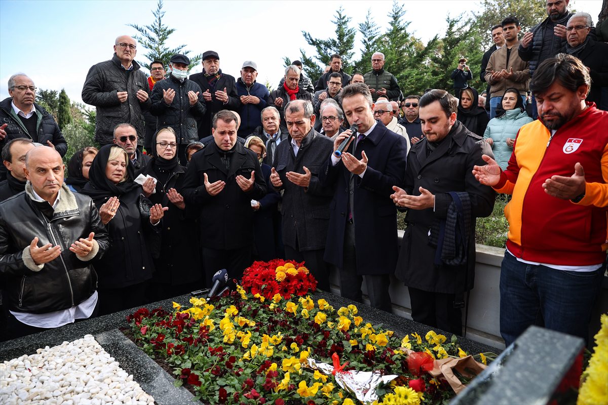 Galatasaray'da eski başkan Mustafa Cengiz, kabri başında anıldı