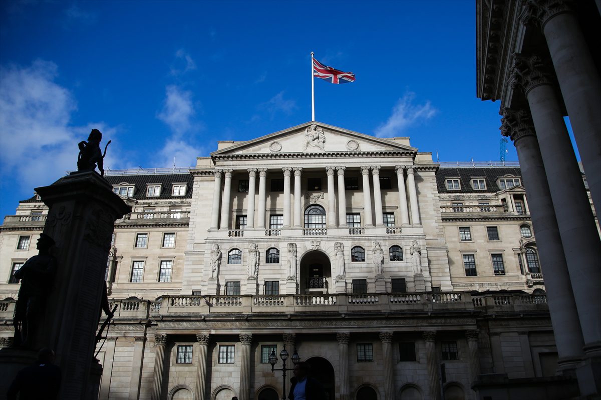 İngiltere Merkez Bankası 33 yılın en sert faiz artışını yaptı