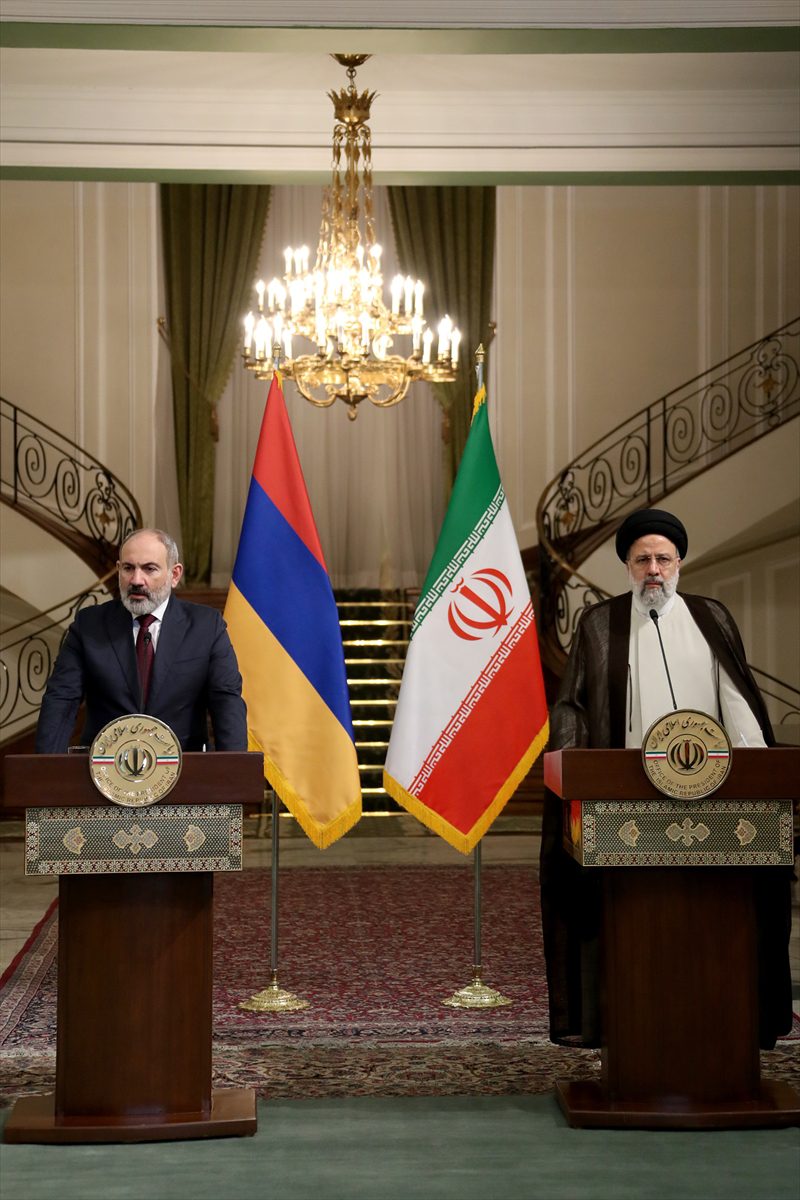 İran Cumhurbaşkanı Reisi Tahran'da Ermenistan Başbakanı Paşinyan ile görüştü