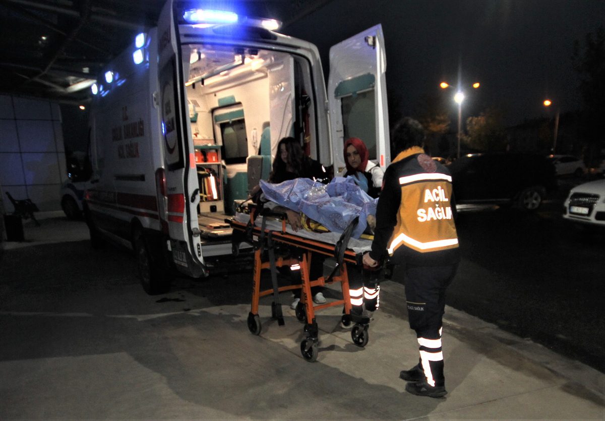 Konya'da evinin önünde bıçaklı saldırıya uğrayan kişi yaralandı