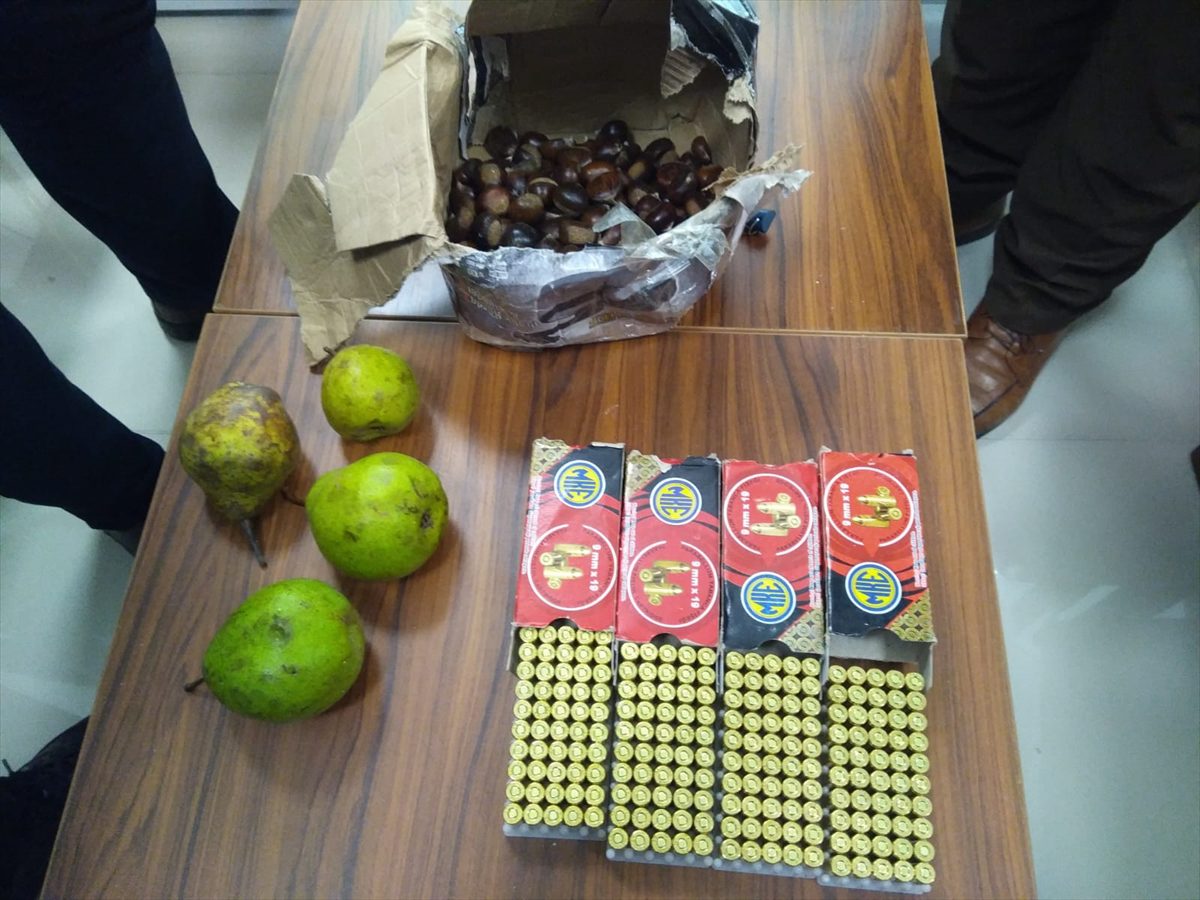 Konya'da meyvelerin arasına gizlenmiş 200 tabanca mermisi ele geçirildi